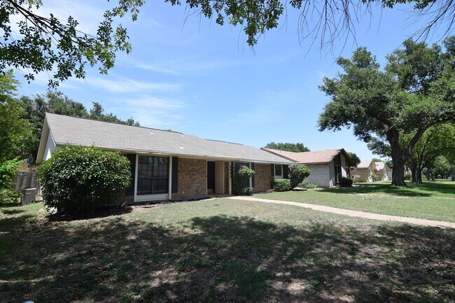 Building Photo - 2102 Buckskin Trail