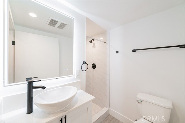 Foto del edificio - 1596 W 36th St