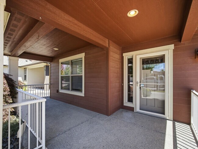 Foto del edificio - Spacious Unfurnished Home in Liberty Lake | Modern Living in a Prime Location
