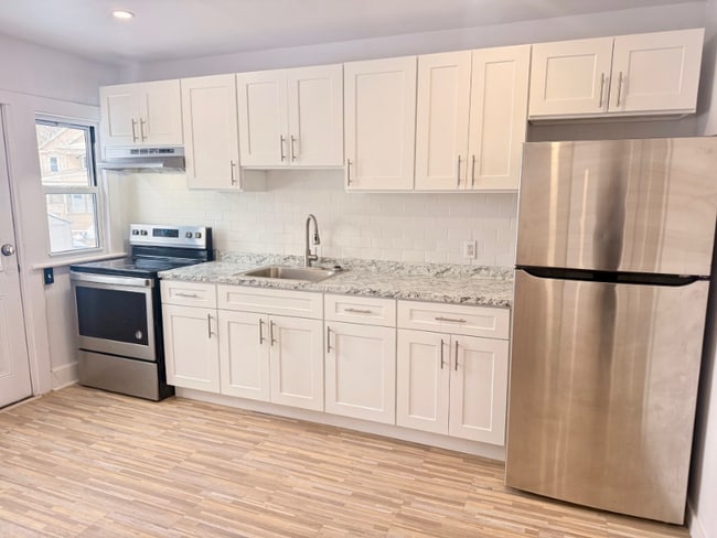 Building Photo - 112 Hawthorne Ave