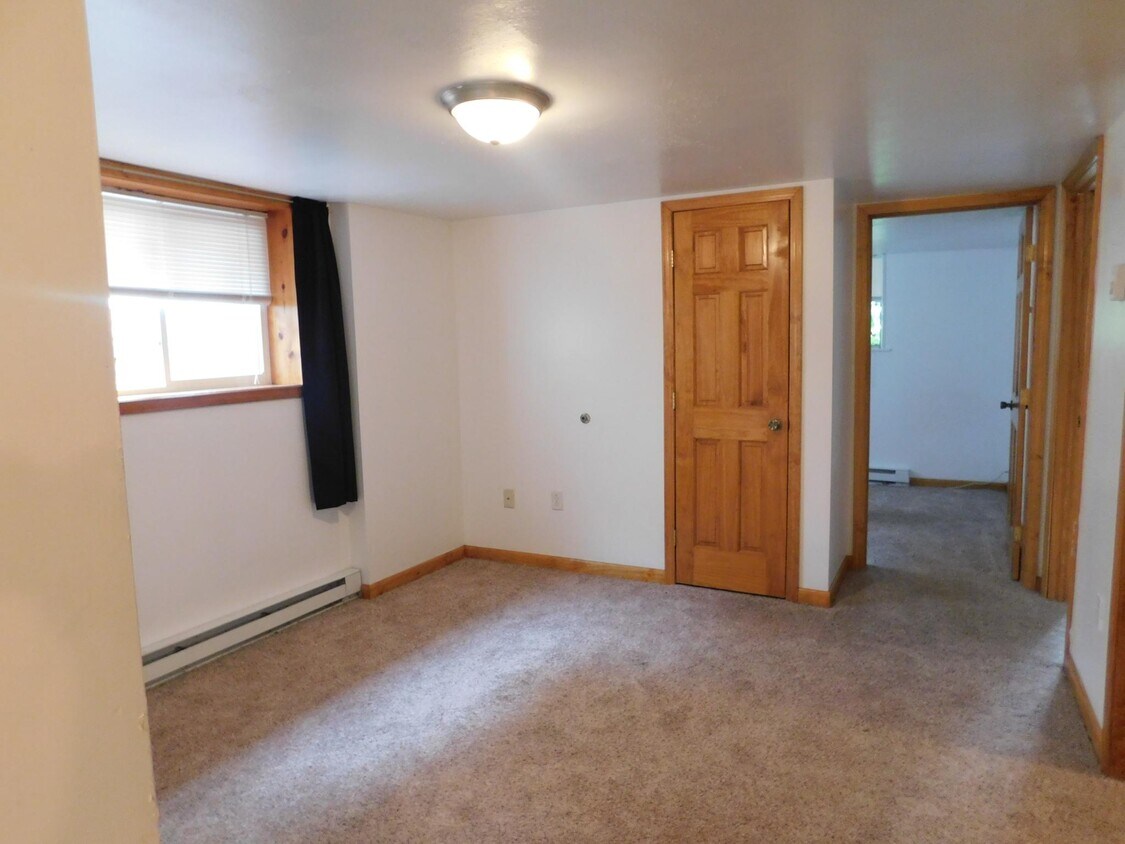 Living Room - 322 S Allen St