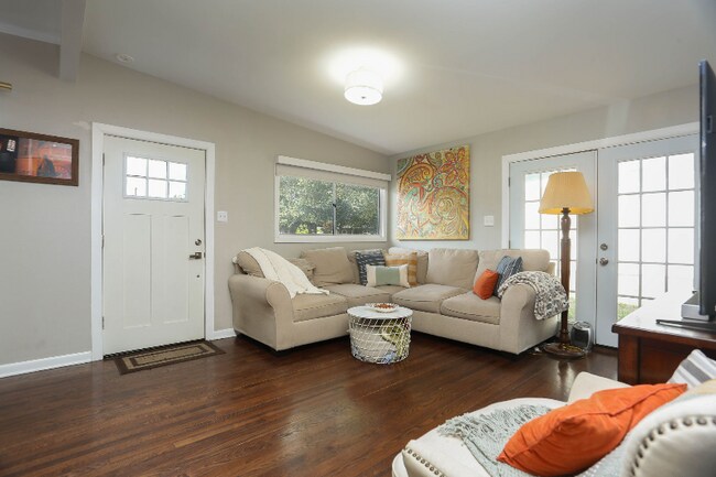 Foto del edificio - 514 Brightwood Pl