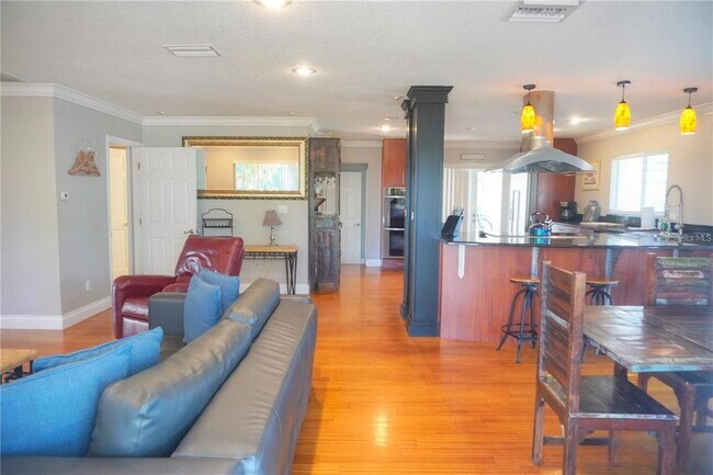 Foto del edificio - 15865 Redington Dr