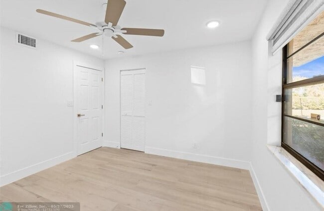 Building Photo - 6085 N Sabal Palm Blvd