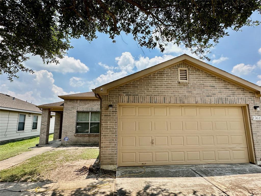 Foto principal - 15635 Western Skies Dr