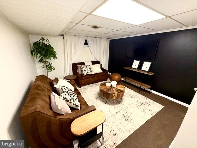 Building Photo - 6525 Kenova St