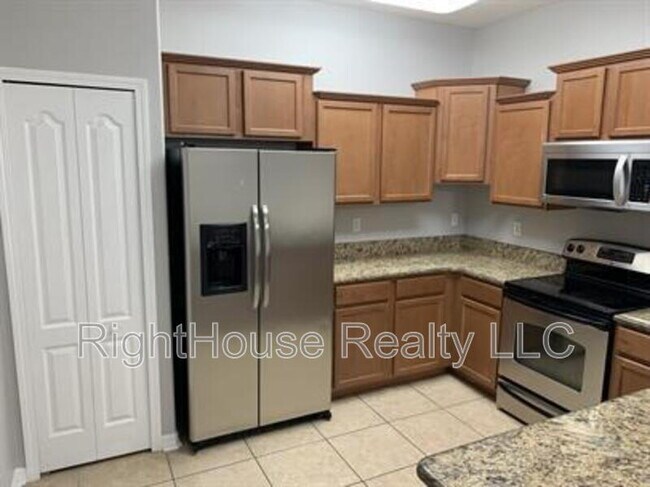 Foto del edificio - 1220 Twin Trees Ln