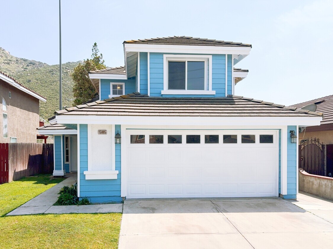 Foto principal - 15965 Peach Tree Ln