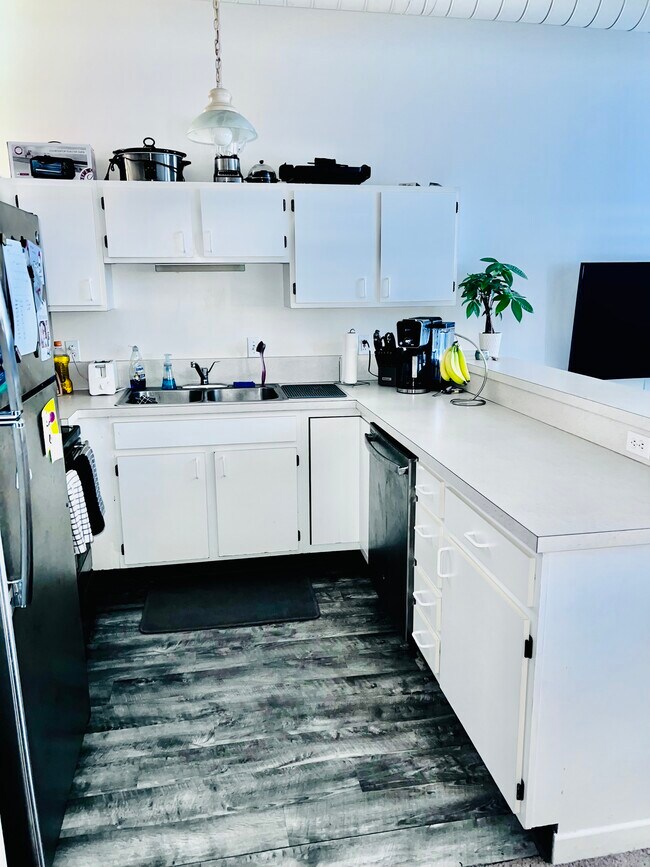 Foto del edificio - 1133 W 9th St