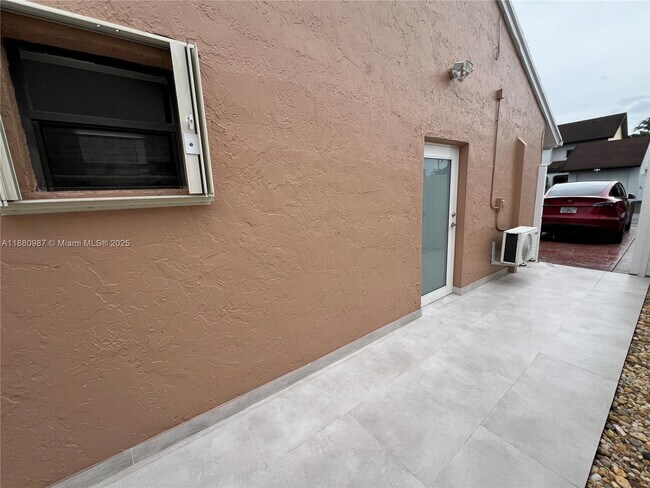 Foto del edificio - 10380 SW 68th Ln