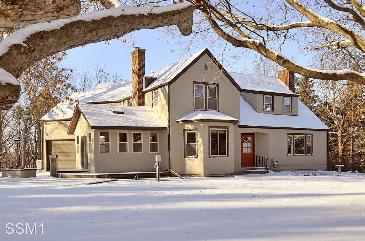 2413 Cardinal Ave, Faribault, MN 55021 Condo for Rent in Faribault