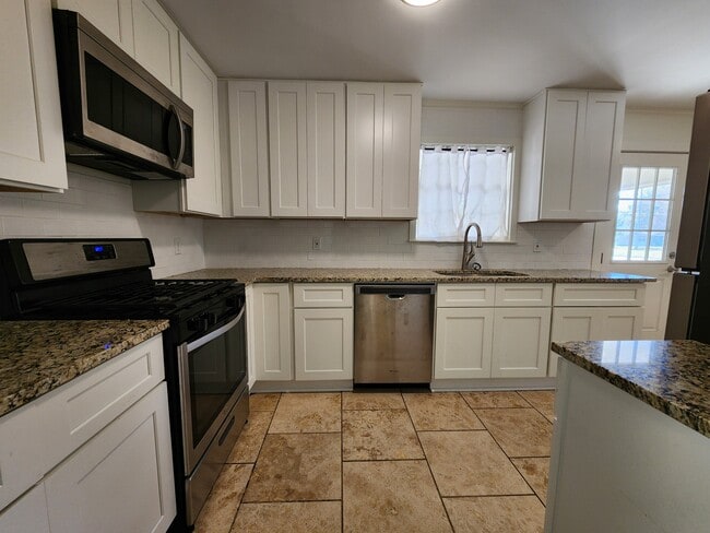 Building Photo - 117 Roberts Cir