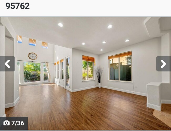 Building Photo - 208 Gamay Pl