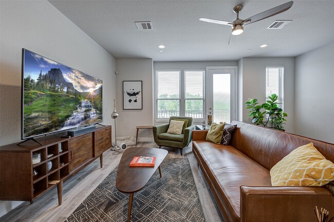 Foto del edificio - 18732 Centro Main St