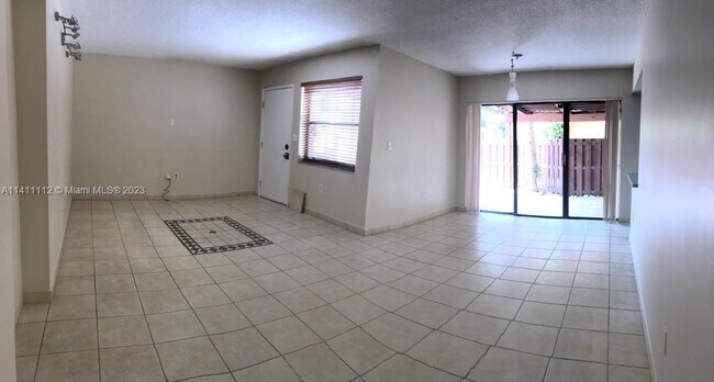 Foto del edificio - 341 W Park Dr