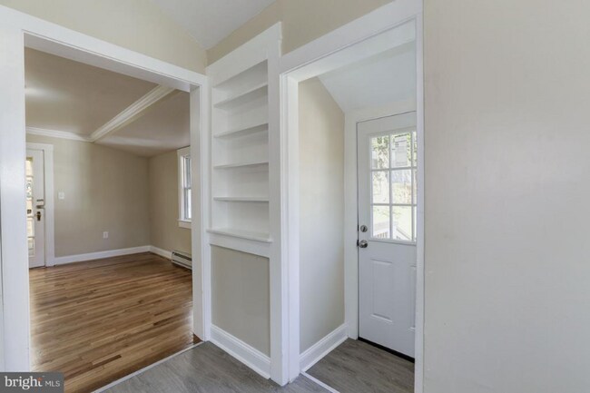 Foto del edificio - 811 Thayer Ave