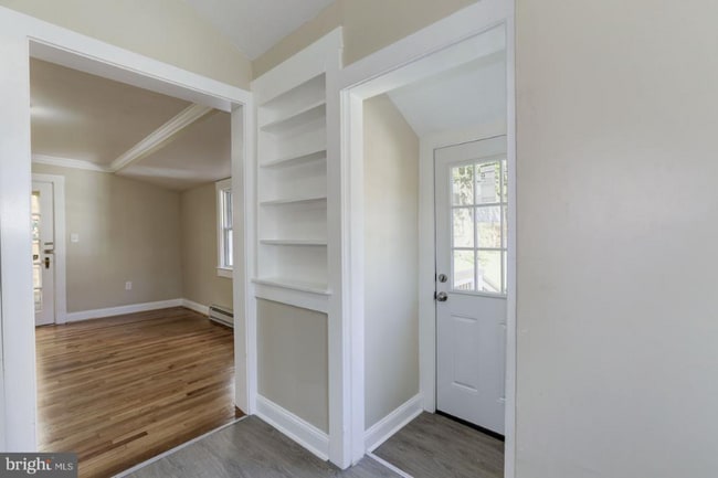 Building Photo - 811 Thayer Ave