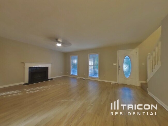 Foto del edificio - 623 Cedarcrest Rd