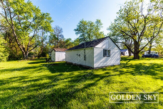 Foto del edificio - 2321 N Macedonia Ave