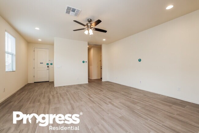 Building Photo - 13130 N Grayson Dr