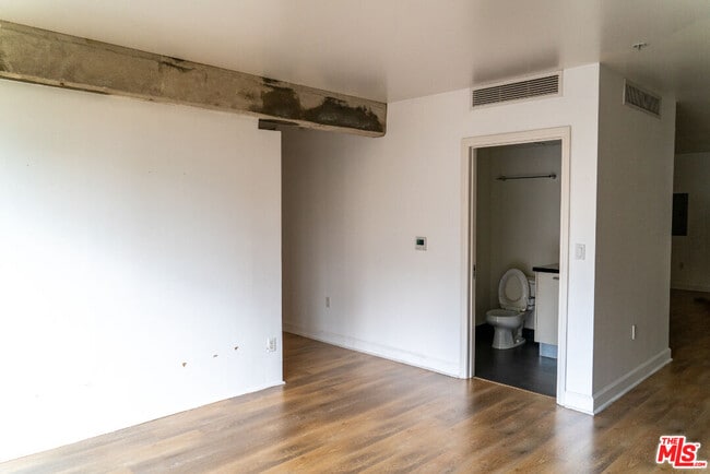 Building Photo - 416 S Spring St