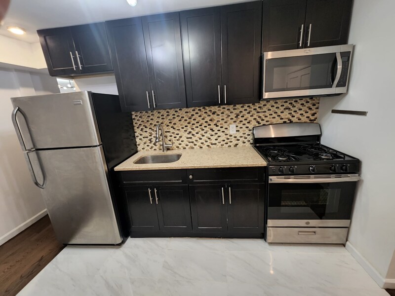 Foto principal - 131 B121st St