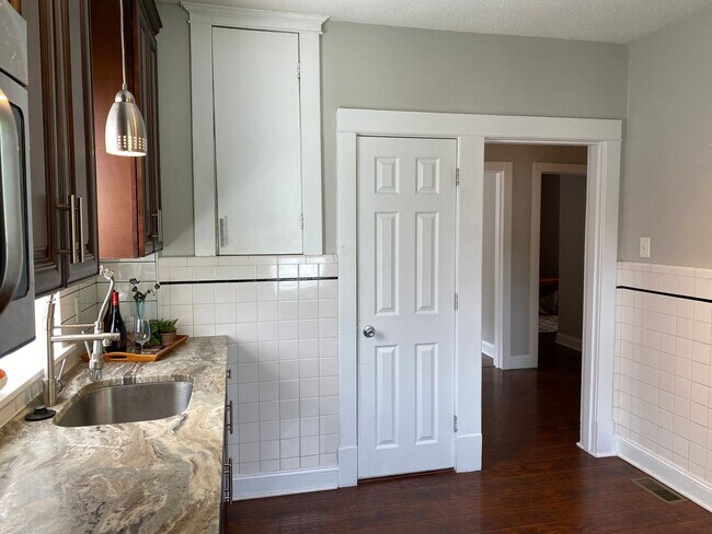 Foto del edificio - Beautiful Renovated Home with Garage!