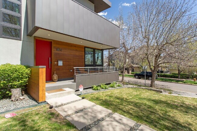 Foto del edificio - Spacious 5-Bed / 4-Bath home in LoHi for rent