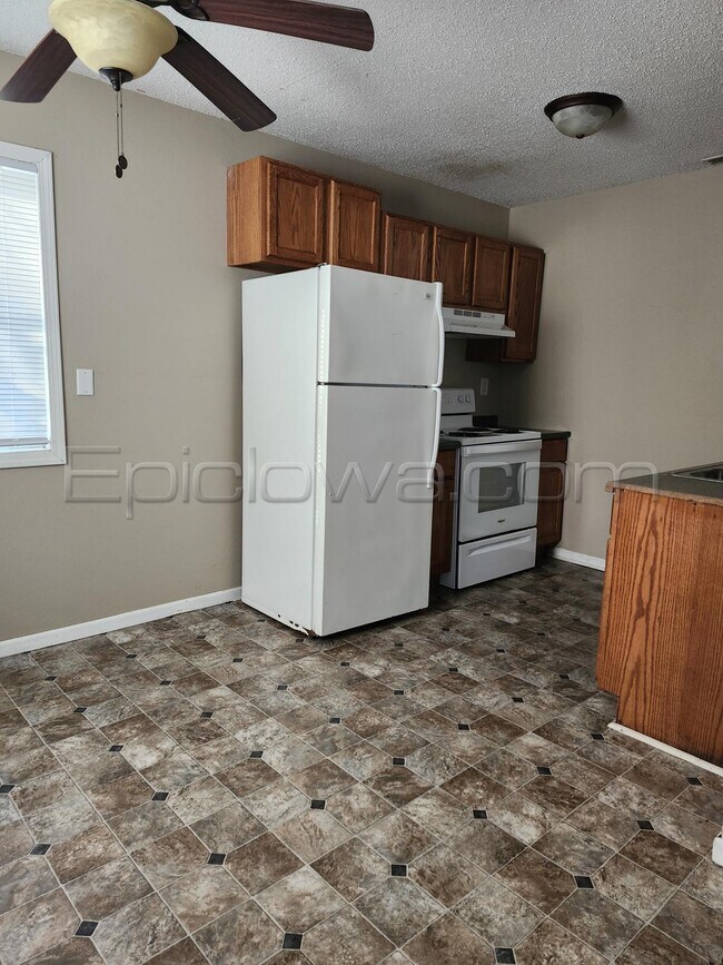 Building Photo - 1205 O Ave Pl NE