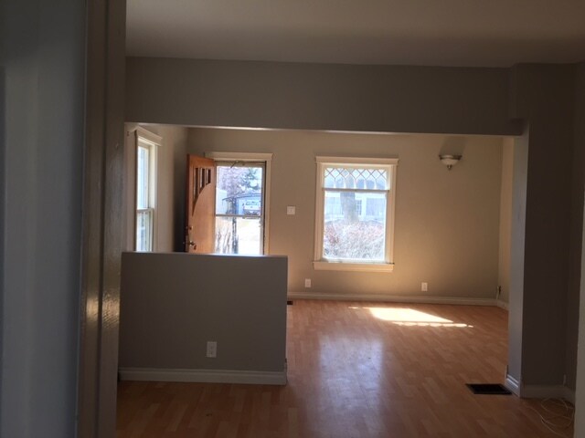 Building Photo - 0 Bed 0 Bath Unit in Didsbury, AB