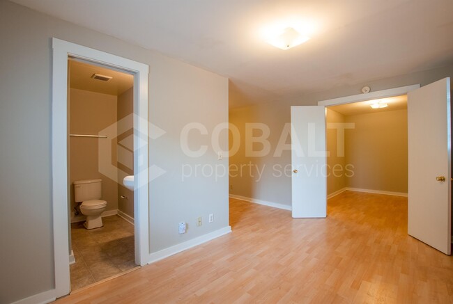 Building Photo - 674 Somerset Terrace NE