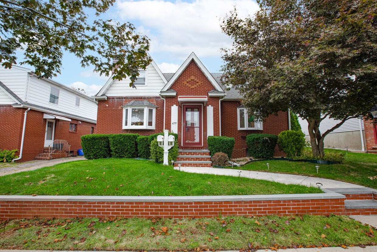 Primary Photo - 479 Central Ave