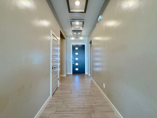 Building Photo - East El Paso 3bed 2bath Refrig A/C with low maintenance landscaping!