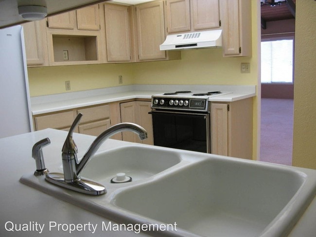 Building Photo - 3 br, 2 bath House - 401 Eastwood Dr.