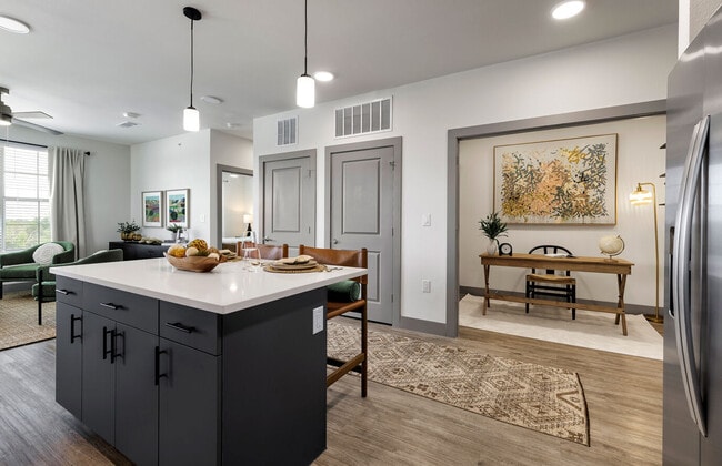 Apartamentos locales de Dripping Springs — foto de la comunidad - Local Dripping Springs