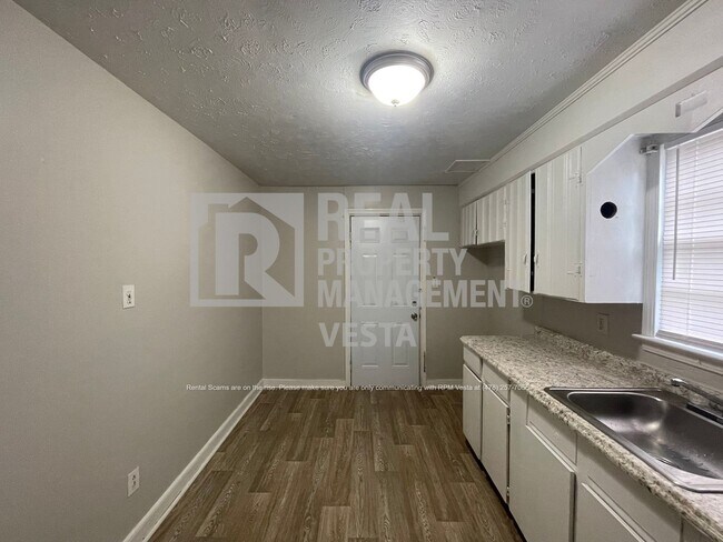 Building Photo - Cozy Two Bedroom Home In South Macon