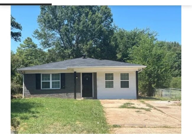 Building Photo - 1764 Aline Ave