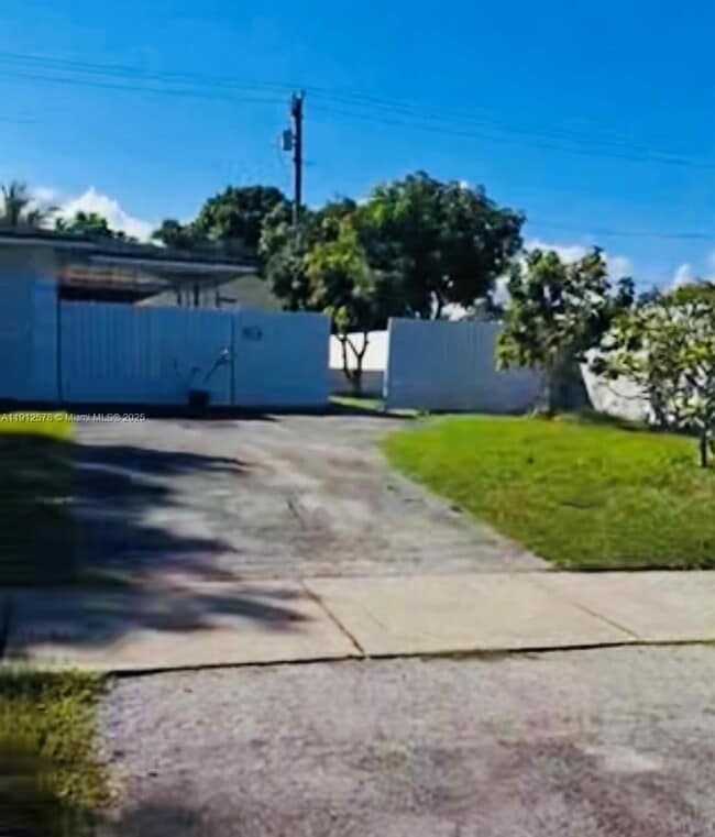 Building Photo - 16020 SW 98th Ct