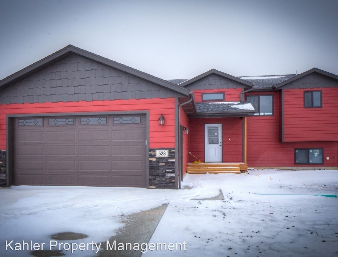 3 br, 2 bath House 528 Mace Dr House Rental in Box Elder, SD