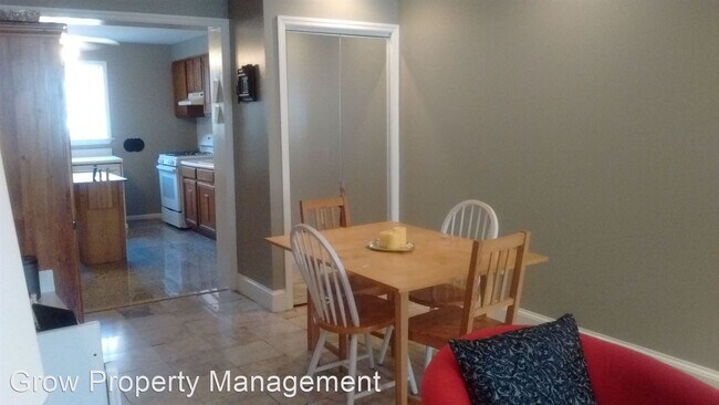 Foto del edificio - 3 br, 1 bath House - 927 Dudley St