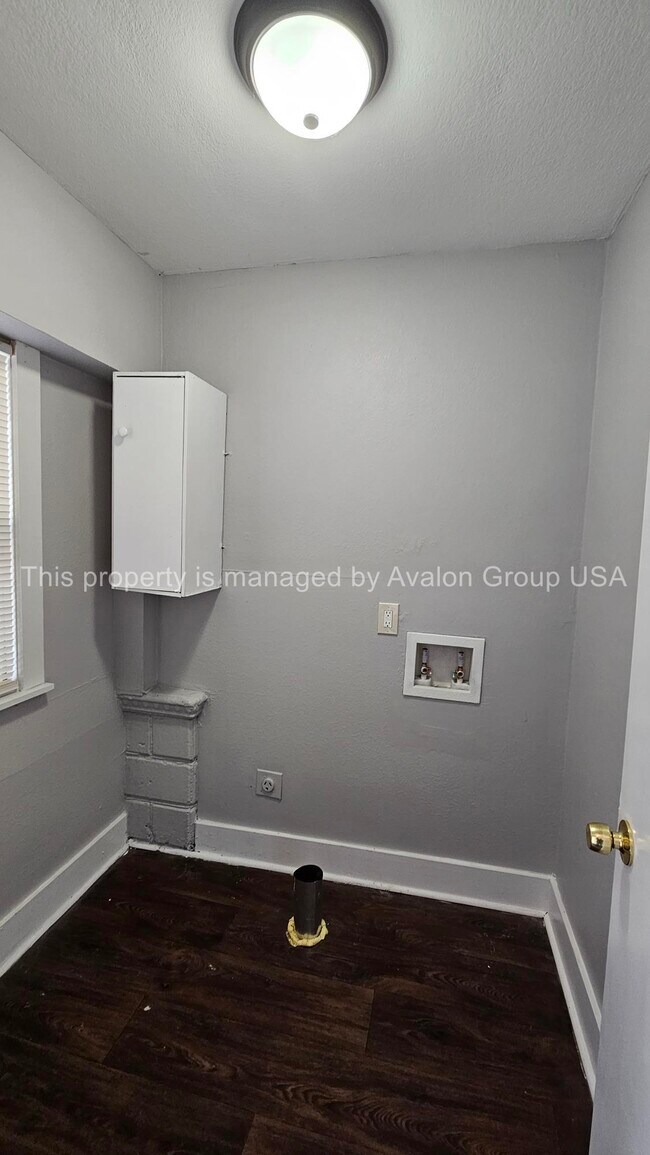 Foto del edificio - 2562 Lewis St
