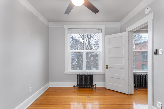 1HAB, 1BA - 700 ft² - Breslin