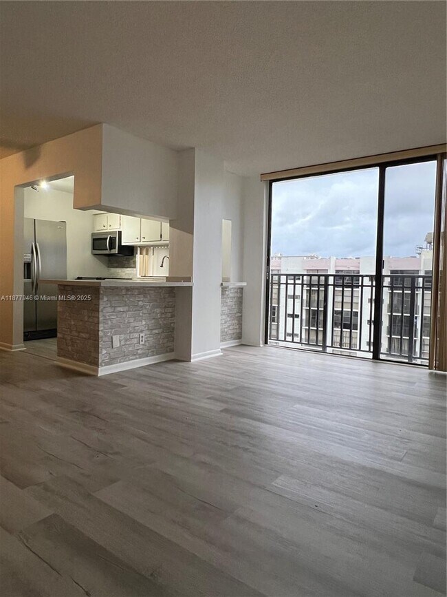 Foto del edificio - 16909 N Bay Rd