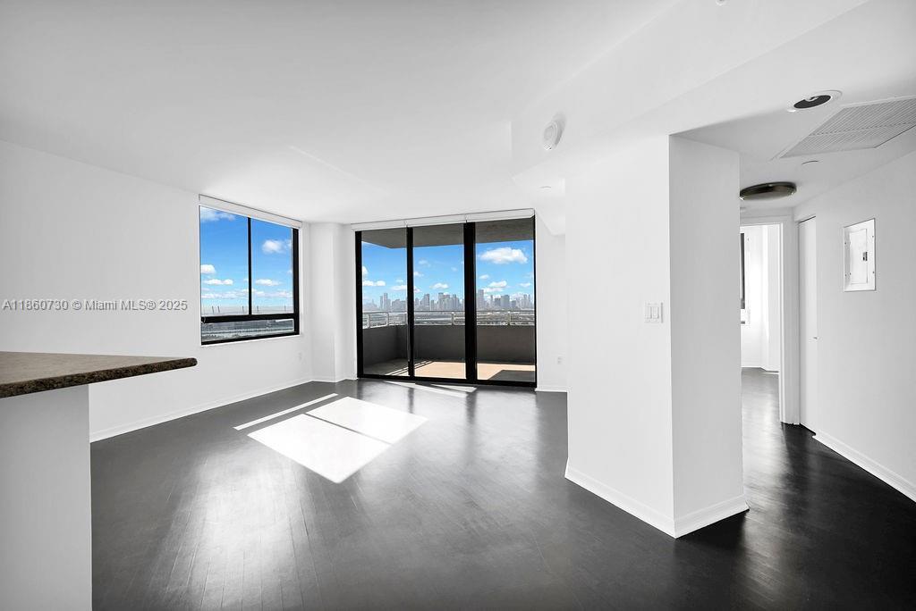 Foto principal - 1330 West Ave