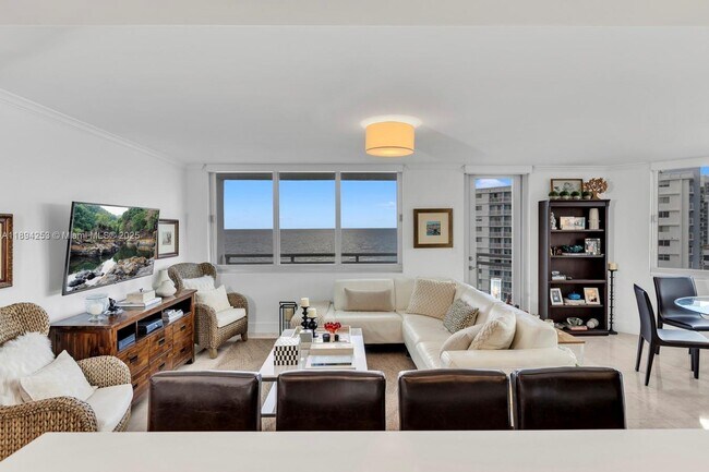 Foto del edificio - 7135 Collins Ave