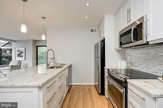 Foto del edificio - 1029 N Stuart St
