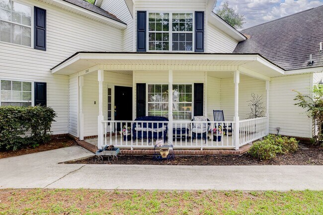 Building Photo - 4 Bedroom 3 Bath home located in the heart...