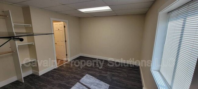 Building Photo - 3947 E Calvary Rd