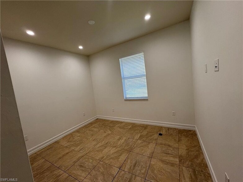 Foto del edificio - 5301 Coronado Pkwy