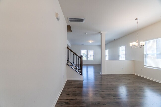 Foto del edificio - Stylish home in Reedy Fork!